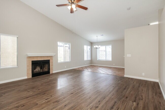 Foto del edificio - 10012 N 66th Dr