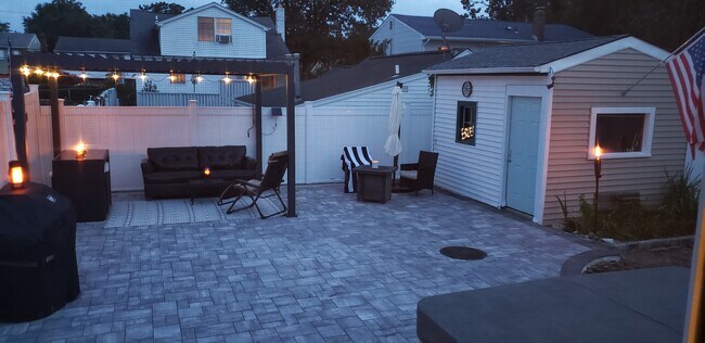 Building Photo - 412 Bayville Ave