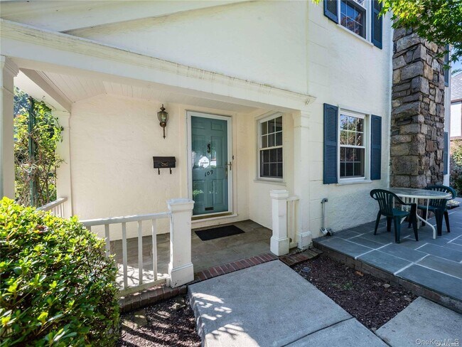 Foto del edificio - 109 Chase Rd