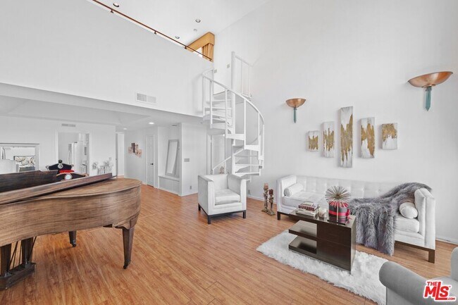 Foto del edificio - 10668 Eastborne Ave