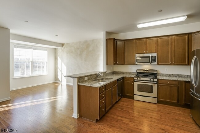 Building Photo - 508 Waterview Ct