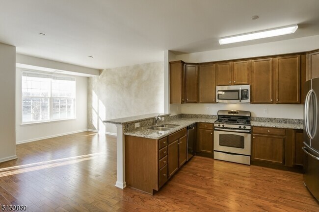 Building Photo - 508 Waterview Ct