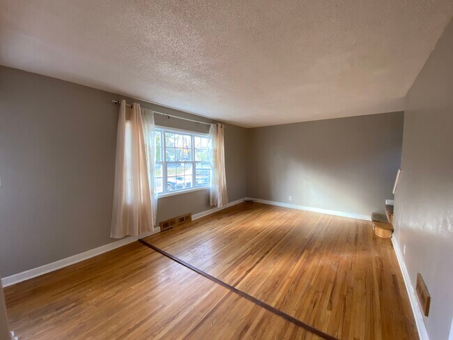 Foto del edificio - 18 9th Ave NW