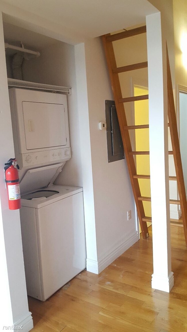 Foto del edificio - 1 br, 1 bath  - 206 W Michigan Ave