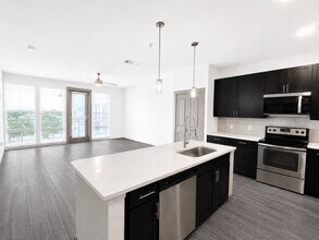Building Photo - 1111 N Durham Dr