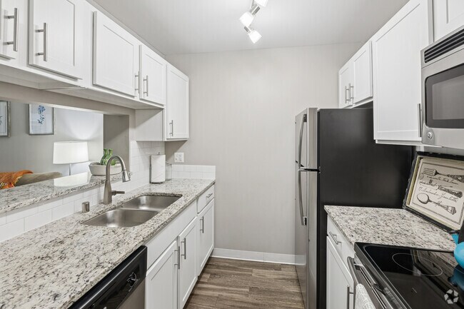 2 habitaciones, 1 baño - 1000 pies cuadrados - Cocina - Southwind Village