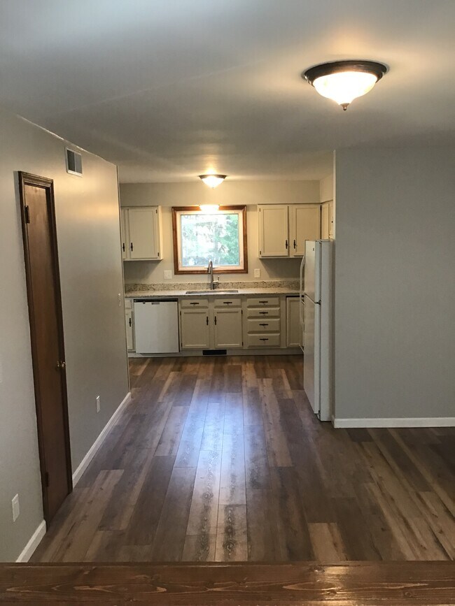 Building Photo - 1225 Sandhill Dr