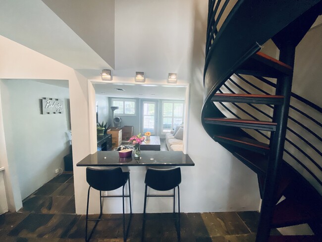 Building Photo - 2512 Riverfront Dr