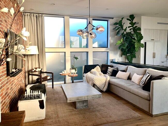 Foto del edificio - 2606 S Barrington Ave