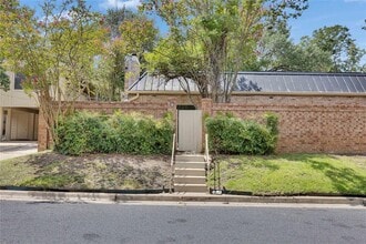 Building Photo - 1401 W 29th St