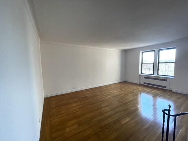 Foto del edificio - 3240 Henry Hudson Pkwy