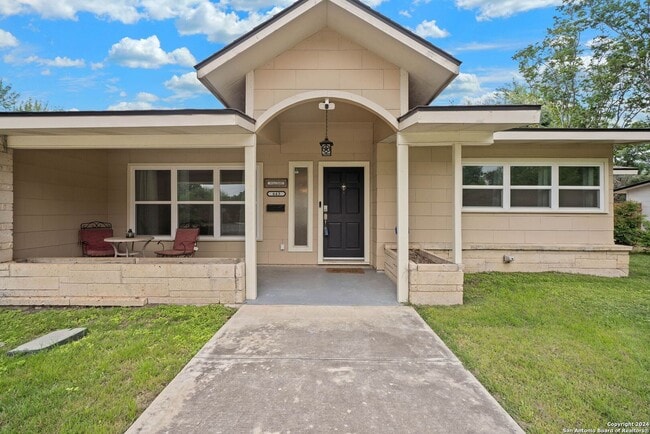Building Photo - ALAMO HEIGHTS SINGLE-STORY HOME