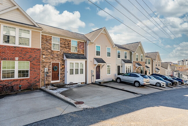 Building Photo - 243 Raven Run