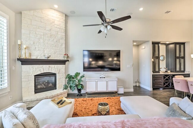 Foto del edificio - 1563 Jocelyn Dr