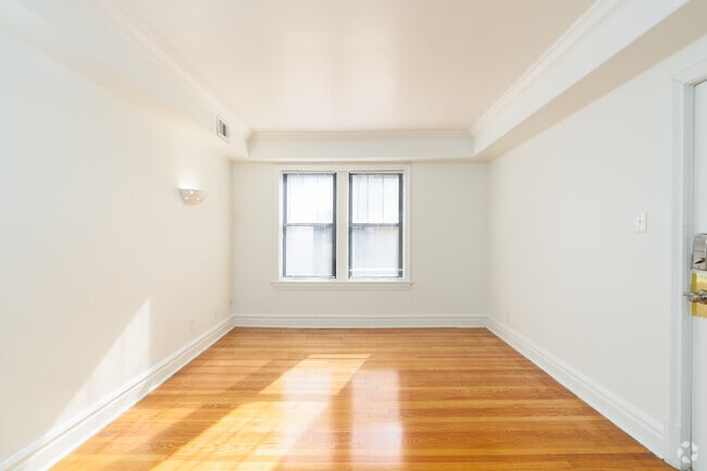 2BR, 2BA - 1,100SF - Living Room - DeMun Apartments