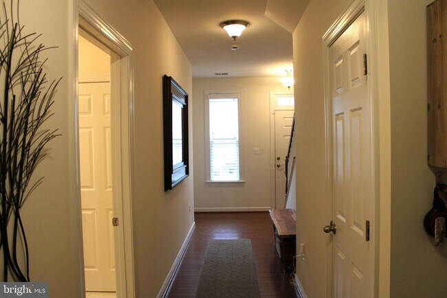 Foto del edificio - 1548 Kinnaird Terrace NE