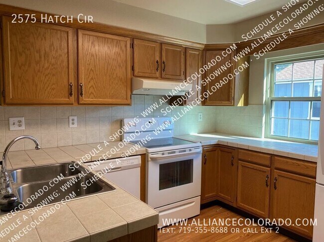 Building Photo - 2575 Hatch Cir