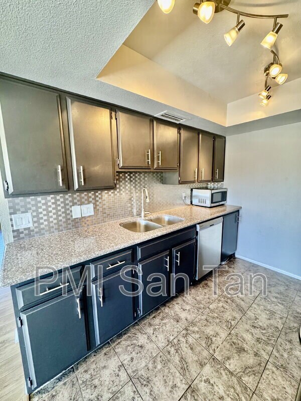 Foto del edificio - 1265 N Granite Reef Rd