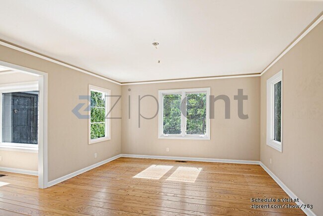 Building Photo - 938 Leo Way