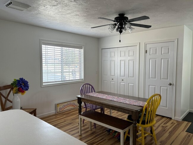 Foto del edificio - 1095 Canal Ave