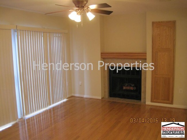 Foto del edificio - 419 E 8th St