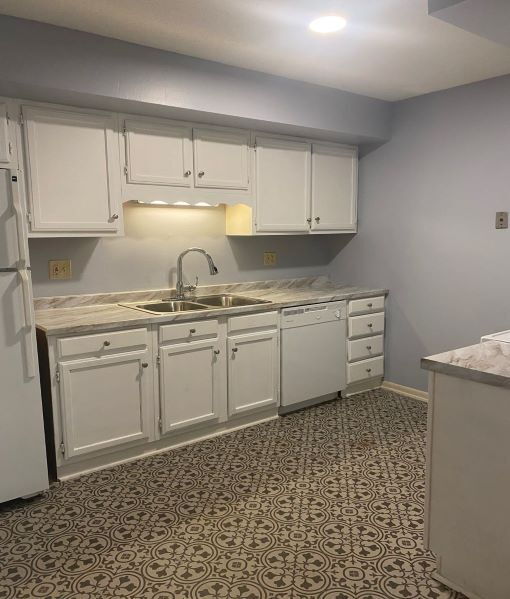 Building Photo - Spacious 2 bdrm/1.5 bath townhome in Cedar...