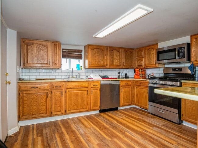 Building Photo - 3 bedroom home
