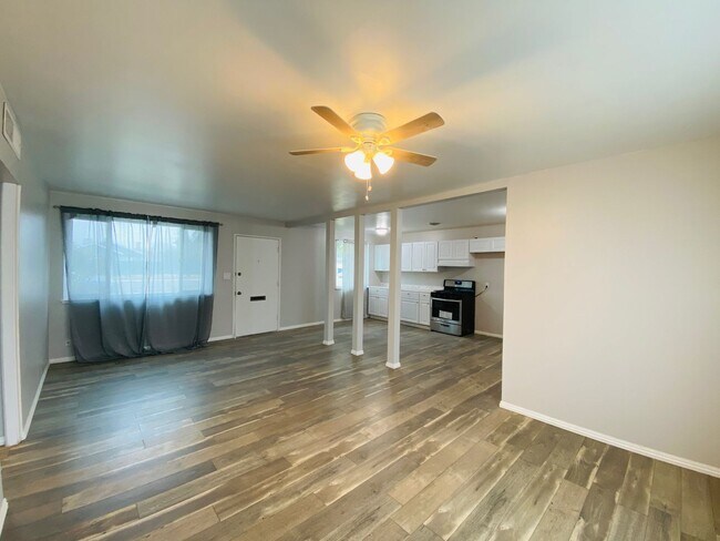 Foto del edificio - $1,995 Gettysburg & Fresno Street, 4 bedro...