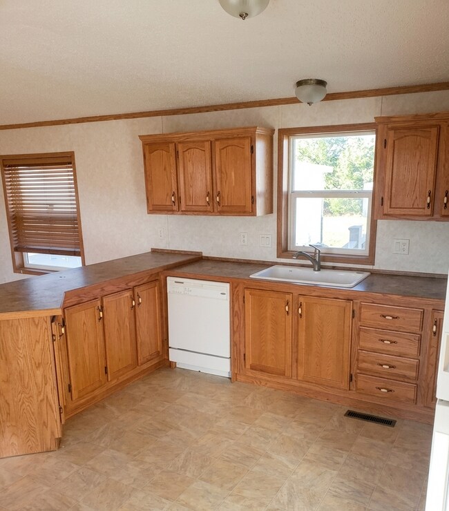 Foto del edificio - Spacious 3BR/2BA Home in the Heights with Oversized Trex Deck & Central A/C