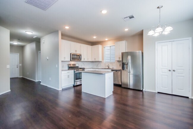 Foto del edificio - 4411 Windmill Run Dr