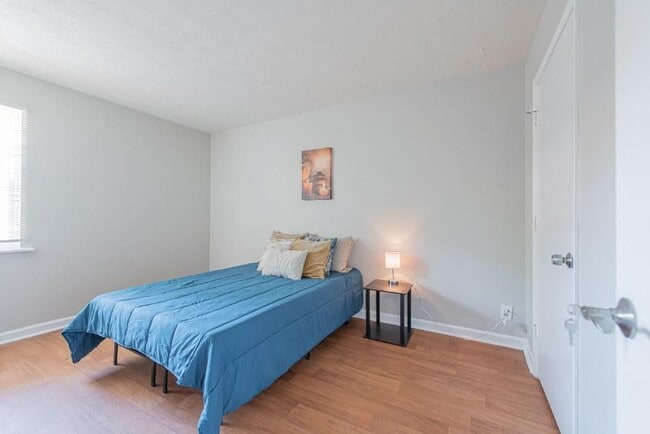 Building Photo - 2628 Candler Woods Dr