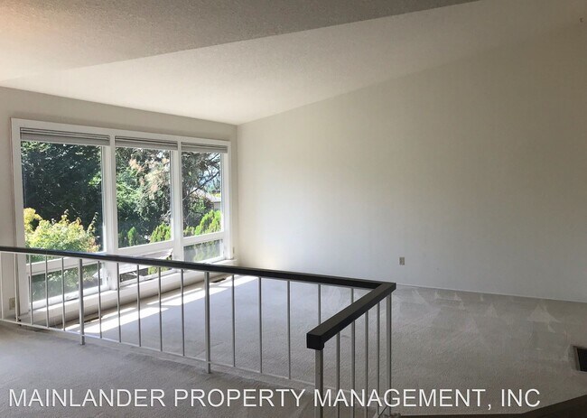 Building Photo - 3 br, 2.5 bath House - 14 YORICK ST
