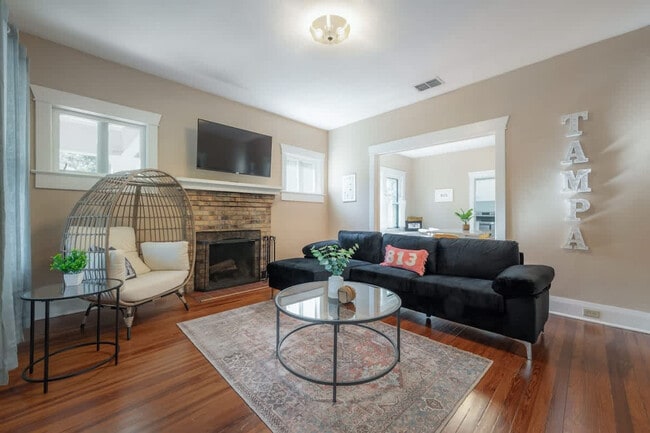 Building Photo - 5708 N Suwanee Ave