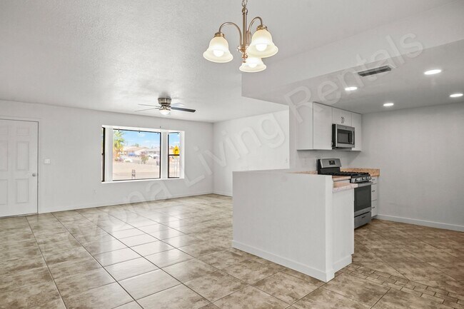 Building Photo - 2699 Smoketree Ave N