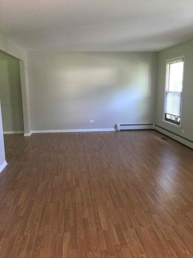 Building Photo - 4325 Oakwood Ln