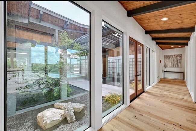 Foto del edificio - 607 Crosswater Ln