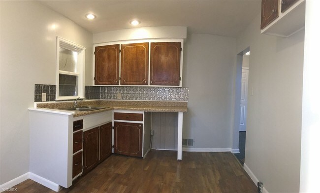 Foto del edificio - 956 Salisbury Ave