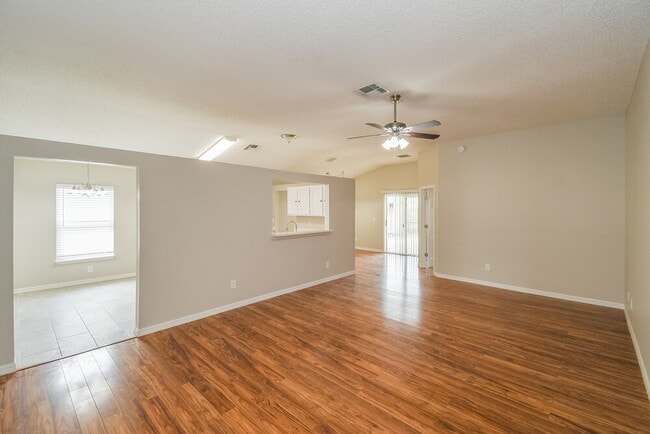 Building Photo - 1406 Runes Ct