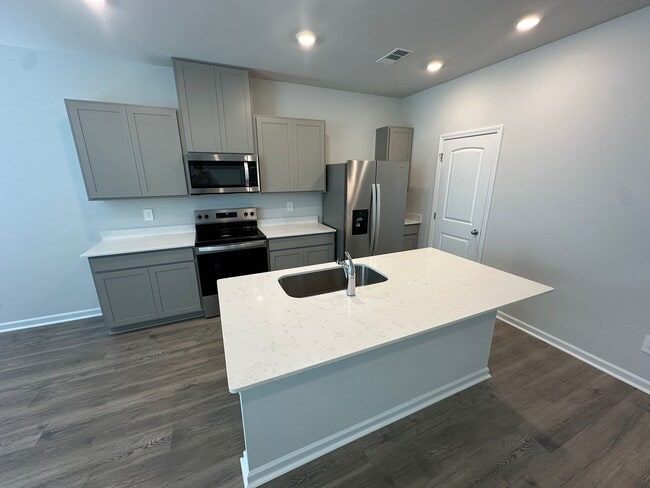 Building Photo - 206 Hazel Ln