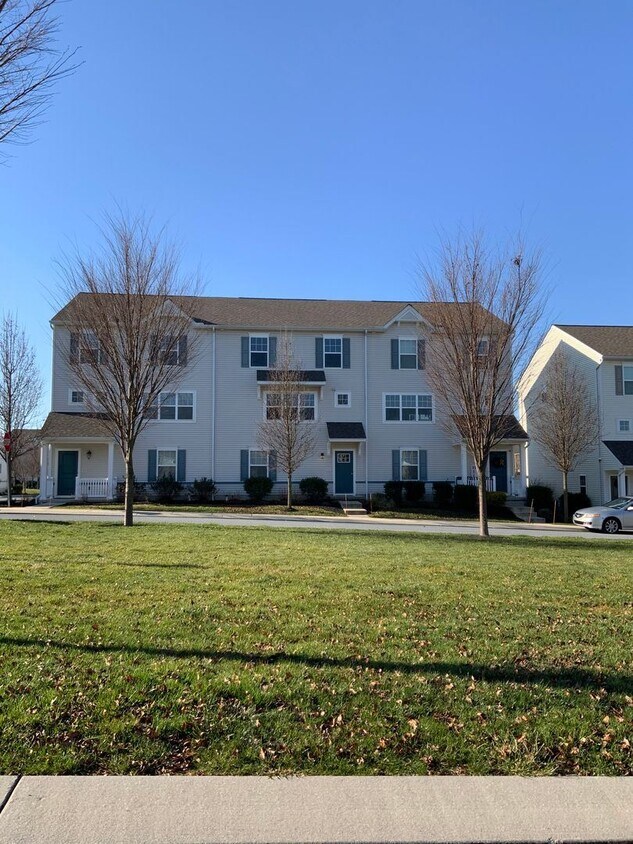 3 br, 2.5 bath House 327 CABOT CIRCLE House Rental in Willow Street