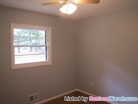 Building Photo - 5290 Edgewood Dr