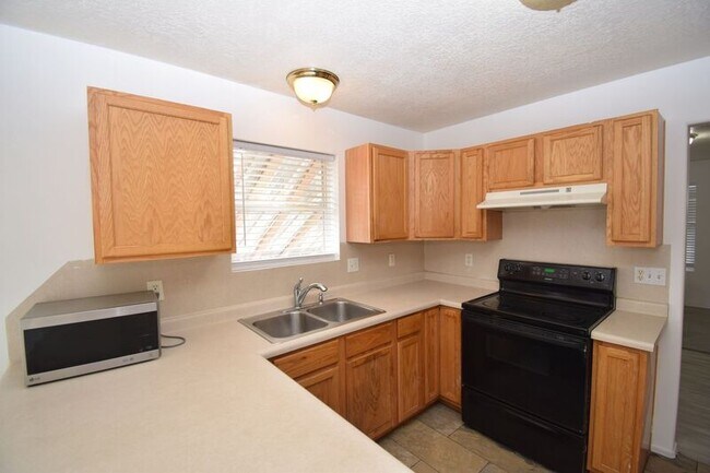 Building Photo - 540 N 400 W