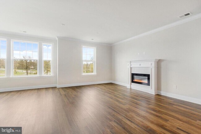 Building Photo - 261 Charles Ellis Dr