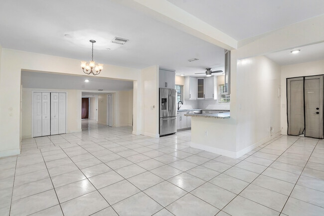 Foto del edificio - 6130 Edwards Rd