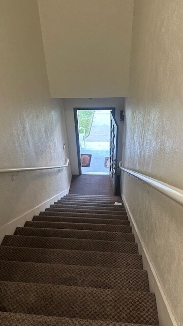 Foto del edificio - 739 S Chevy Chase Dr