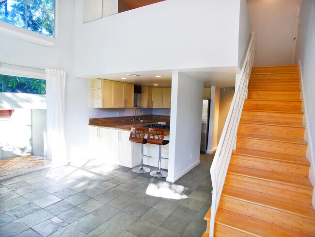 living room / kitchen - 4854 Coldwater Canyon Ave