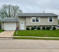 Building Photo - 5556 N Thornwood Ave