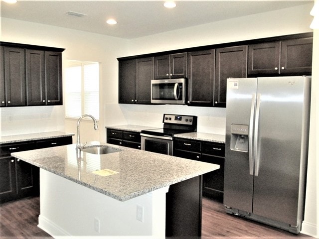Building Photo - 3353 Roundabout Dr