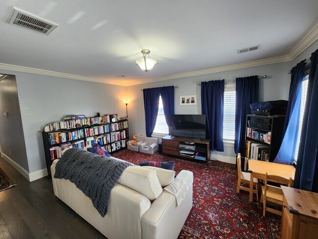 Building Photo - 258 Main St