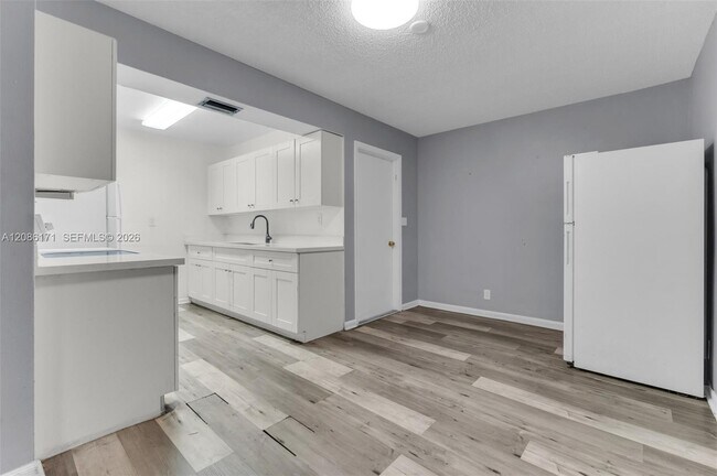 Building Photo - 608 SW 76th Terrace